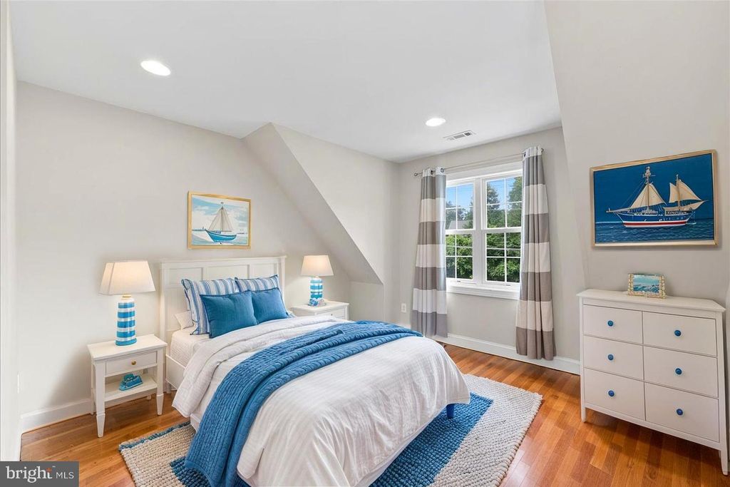 7029 OLD DOMINION DR, Mclean, VA 22101