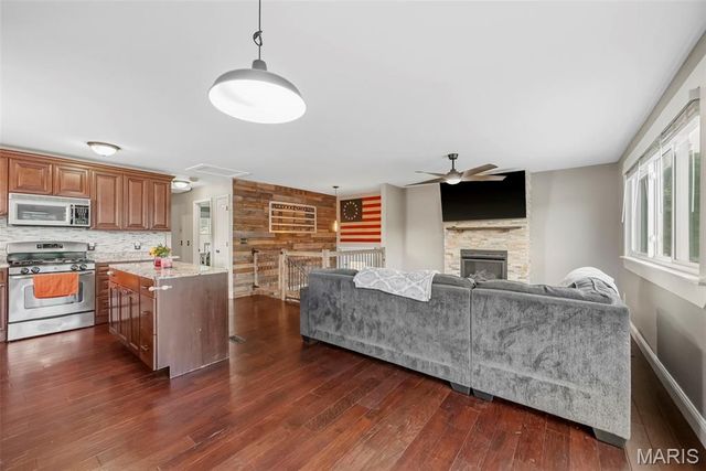 113 El Perro Drive, St Peters, MO 63376