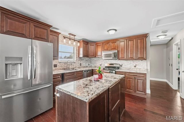 113 El Perro Drive, St Peters, MO 63376