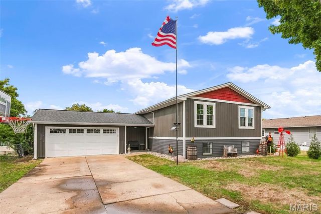 113 El Perro Drive, St Peters, MO 63376