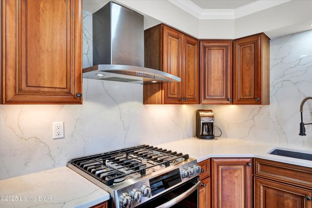 1104 Chamberlain Hill Rd, Louisville, KY 40207