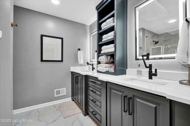 1104 Chamberlain Hill Rd, Louisville, KY 40207