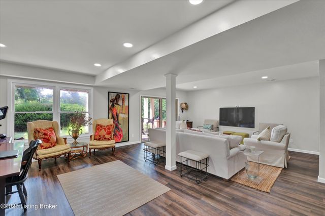 1104 Chamberlain Hill Rd, Louisville, KY 40207