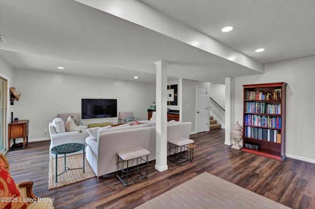 1104 Chamberlain Hill Rd, Louisville, KY 40207