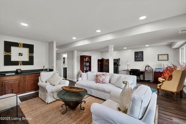 1104 Chamberlain Hill Rd, Louisville, KY 40207