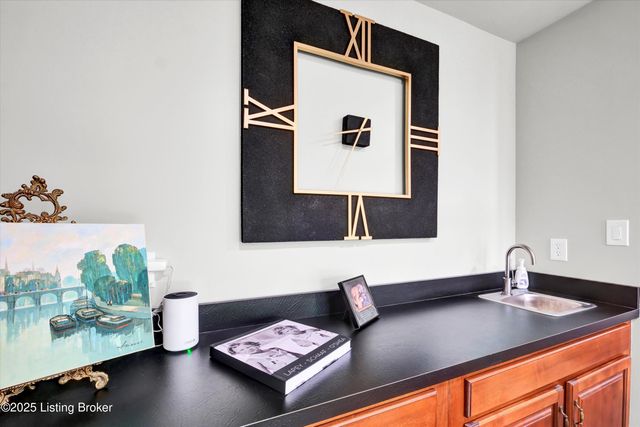 1104 Chamberlain Hill Rd, Louisville, KY 40207