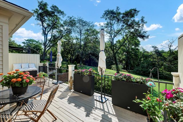 1104 Chamberlain Hill Rd, Louisville, KY 40207