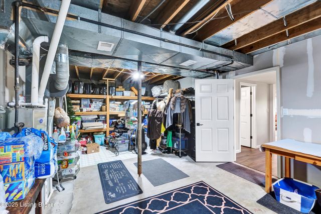 1104 Chamberlain Hill Rd, Louisville, KY 40207