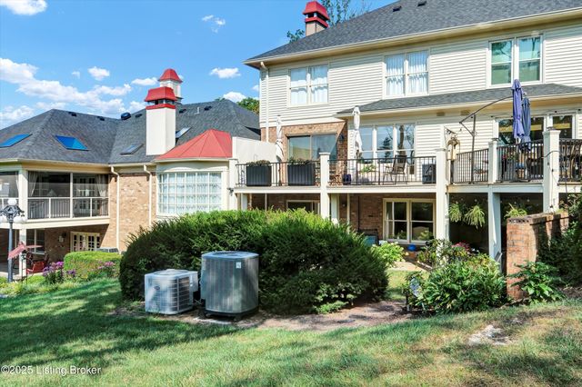 1104 Chamberlain Hill Rd, Louisville, KY 40207