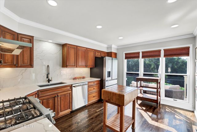 1104 Chamberlain Hill Rd, Louisville, KY 40207