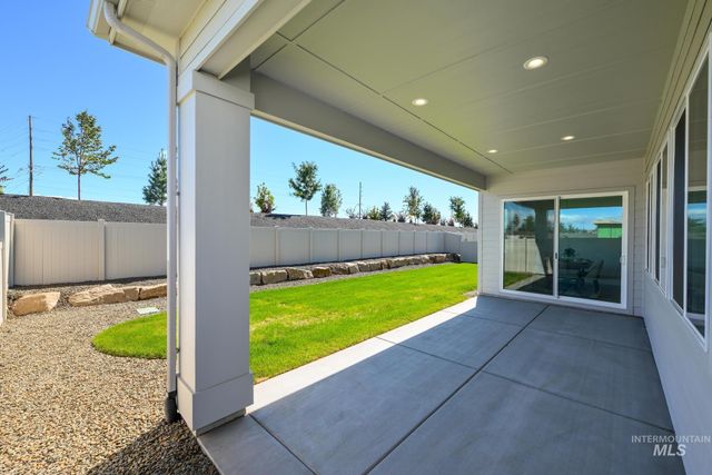 1014 W Switchgrass Dr, Meridian, ID 83642