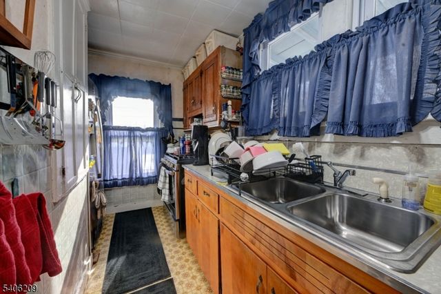 62 Pine Brook Rd, Lincoln Park Boro, NJ 07035