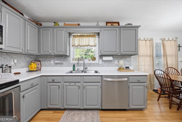 129 Royal Lane, Gray, GA 31032