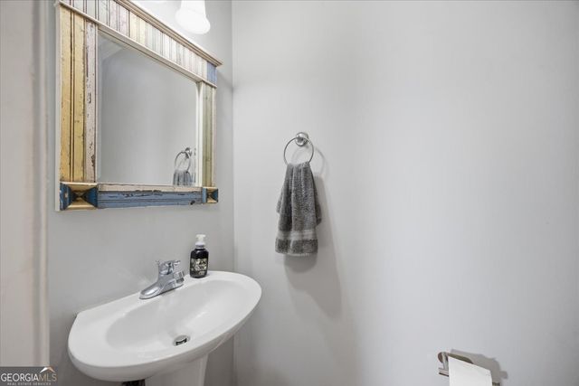 129 Royal Lane, Gray, GA 31032