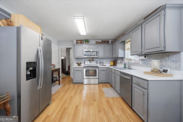 129 Royal Lane, Gray, GA 31032
