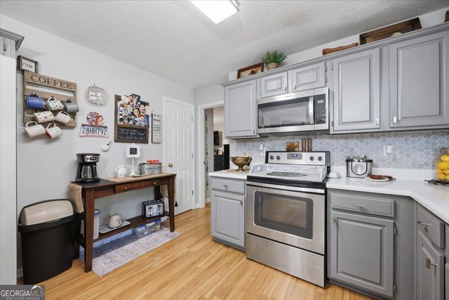 129 Royal Lane, Gray, GA 31032