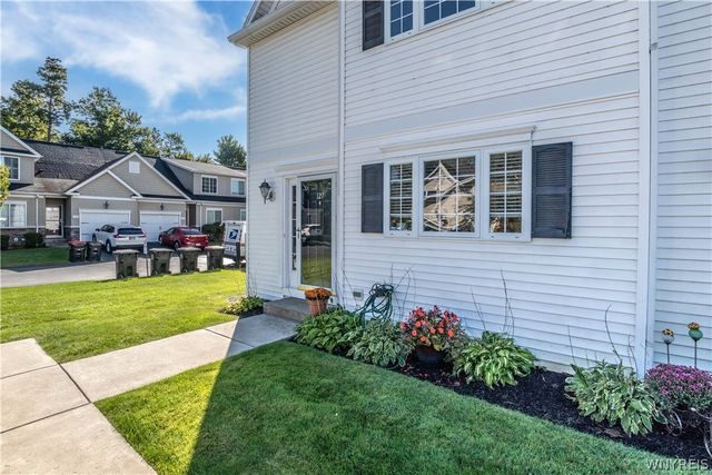 121 Slate Bottom Drive, Lancaster, NY 14043