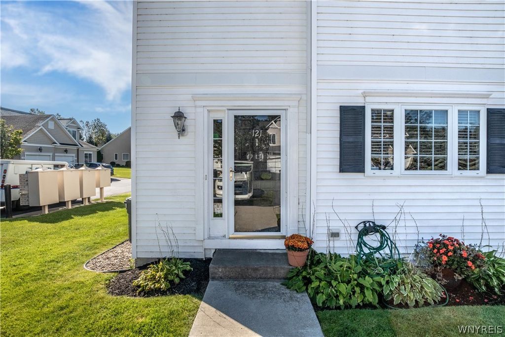 121 Slate Bottom Drive, Lancaster, NY 14043