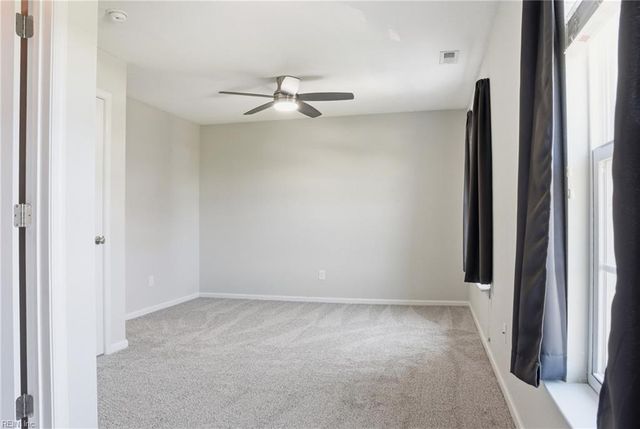 208 Breccia LN, Virginia Beach, VA 23462