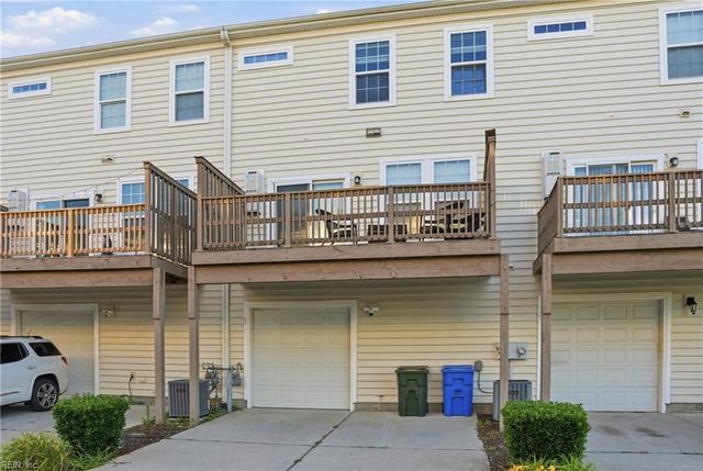 208 Breccia LN, Virginia Beach, VA 23462