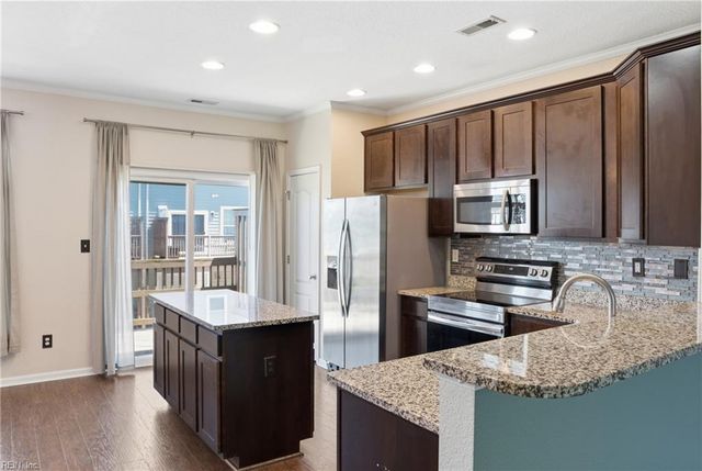 208 Breccia LN, Virginia Beach, VA 23462