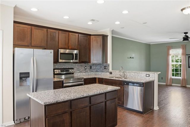 208 Breccia LN, Virginia Beach, VA 23462