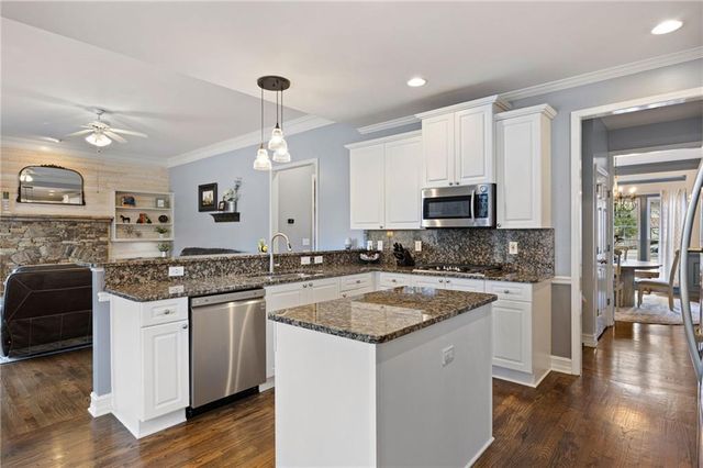 1027 Creek Side Drive, Canton, GA 30115