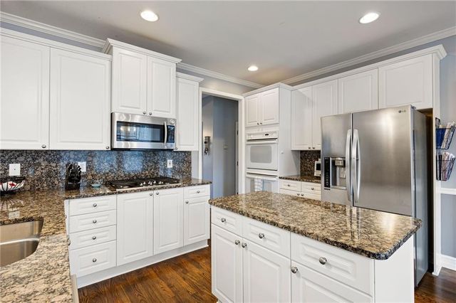 1027 Creek Side Drive, Canton, GA 30115