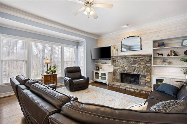 1027 Creek Side Drive, Canton, GA 30115