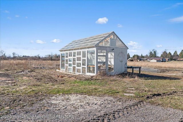 10875 N Royston Road, Grand Ledge, MI 48837