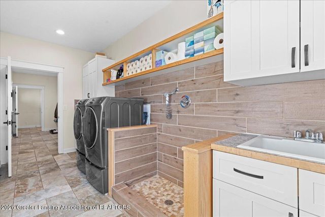 10875 N Royston Road, Grand Ledge, MI 48837