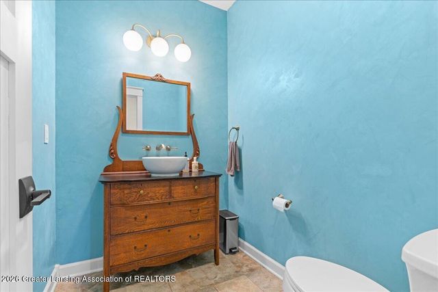 10875 N Royston Road, Grand Ledge, MI 48837