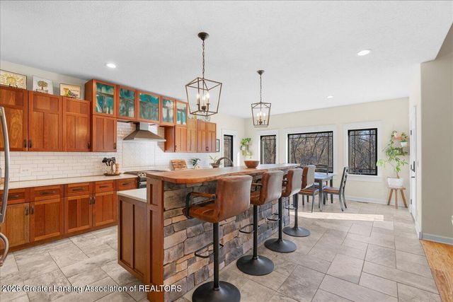 10875 N Royston Road, Grand Ledge, MI 48837