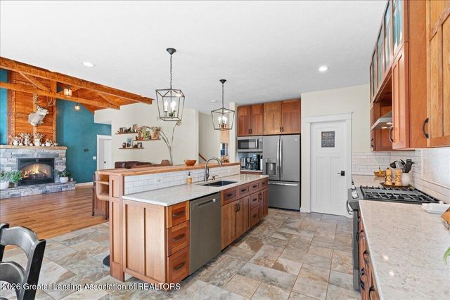 10875 N Royston Road, Grand Ledge, MI 48837