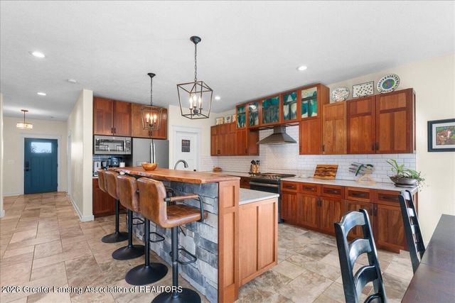 10875 N Royston Road, Grand Ledge, MI 48837