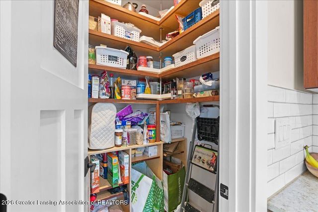 10875 N Royston Road, Grand Ledge, MI 48837