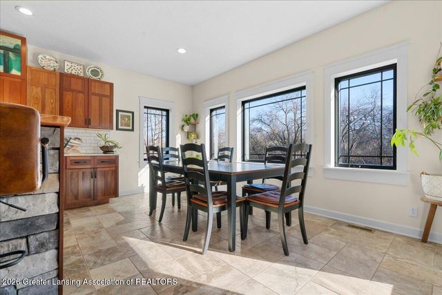 10875 N Royston Road, Grand Ledge, MI 48837