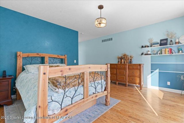 10875 N Royston Road, Grand Ledge, MI 48837