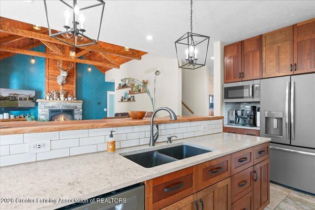 10875 N Royston Road, Grand Ledge, MI 48837