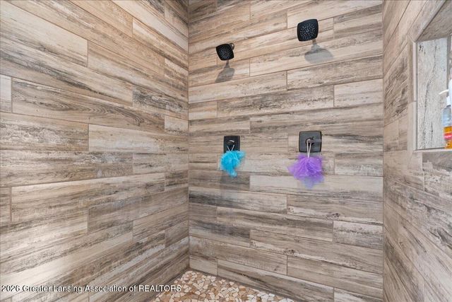 10875 N Royston Road, Grand Ledge, MI 48837