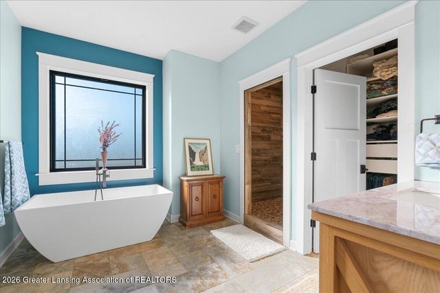 10875 N Royston Road, Grand Ledge, MI 48837