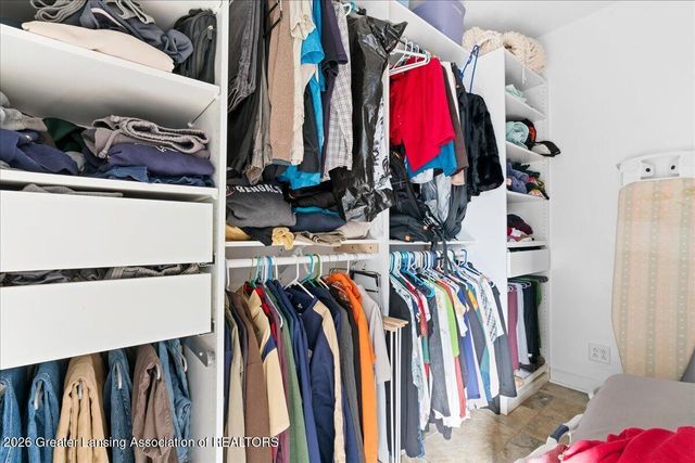 10875 N Royston Road, Grand Ledge, MI 48837