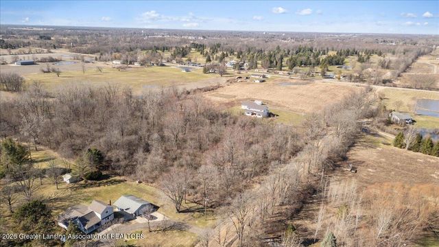 10875 N Royston Road, Grand Ledge, MI 48837