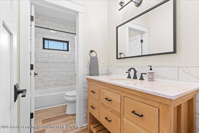 10875 N Royston Road, Grand Ledge, MI 48837