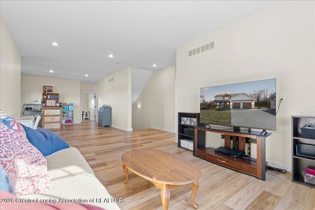 10875 N Royston Road, Grand Ledge, MI 48837