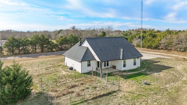 4700 County Road 1040, Celeste, TX 75423