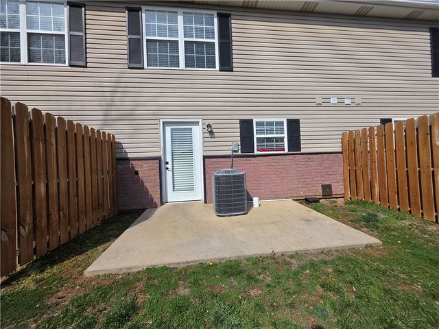 2302 SE Jayel Terrace 3, Bentonville, AR 72712