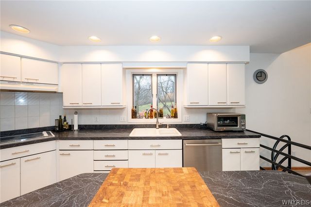 4892 Eastbrooke Place, Clarence, NY 14221