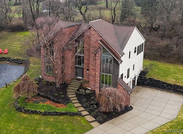 4892 Eastbrooke Place, Clarence, NY 14221