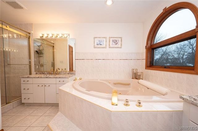 4892 Eastbrooke Place, Clarence, NY 14221